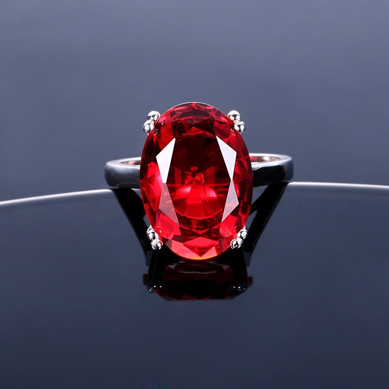 High Fashion Oval Four-Claw Diamond Ring