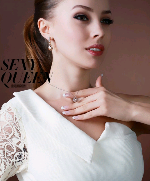 Diamond-Studded Cube Pendant Necklace for Women