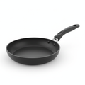 Padella antiaderente 20cm su sfondo bianco